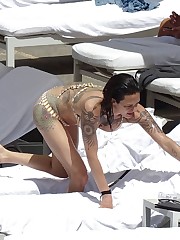 Asia Argento Uber-sexy in Bathing suit