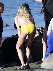 Anna Faris showing skinny bikini ass..