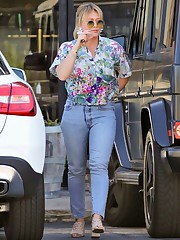Hilary Duff Booty in Jeans Out for Dinner
