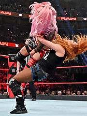 WWE - Moist Digitals 04 01 2019 -..